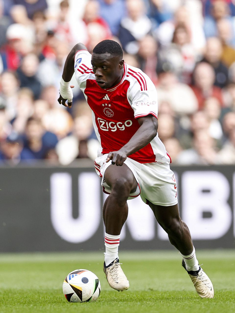 The top 10 most wasteful players in the Europa League include Victor Osimhen and Dessers of the Super Eagles.