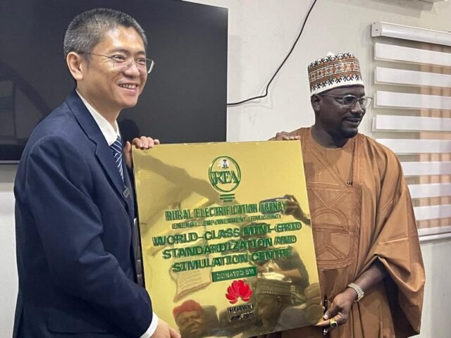 Huawei Hands Over 18 Testing Equipment to REA for Renewable Energy Standards Huawei Hands Over 18 Testing Equipment to REA for Renewable Energy Standards