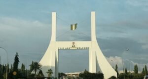 Abuja Police Parade Notorious One Chance Gang Members (VIDEO) ONE chance