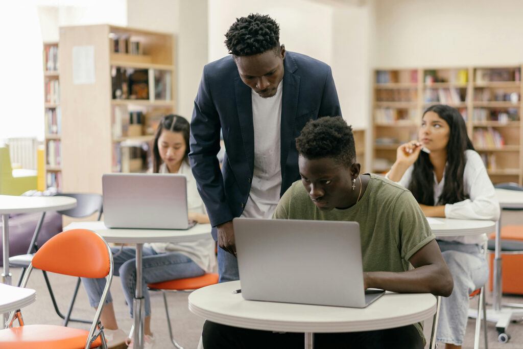 Hybrid Learning in Higher Education: Benefits and Challenges