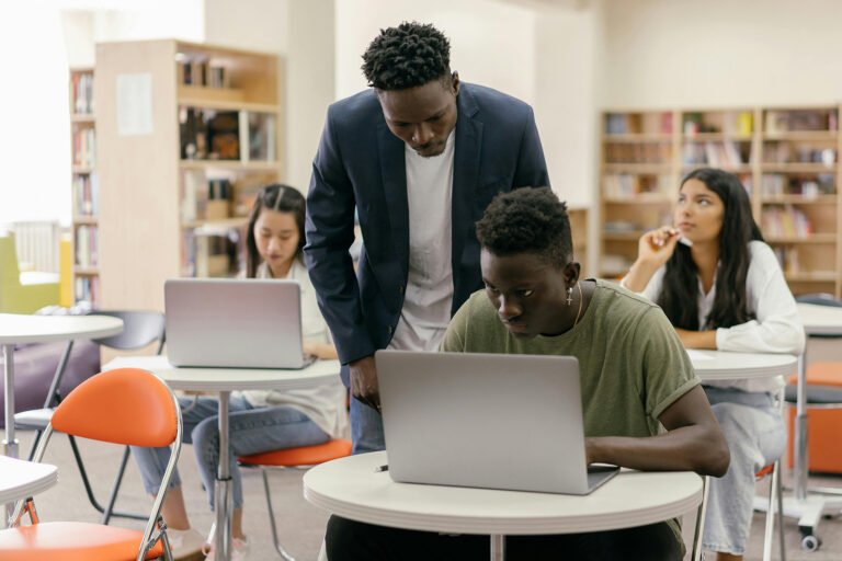 Hybrid Learning in Higher Education: Benefits and Challenges