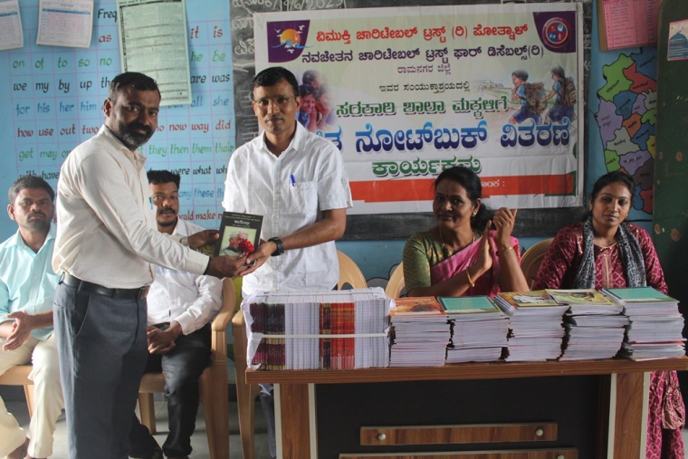 Idia College Alumni Donate 2,500 School Bags, Notebooks to Alma Mater