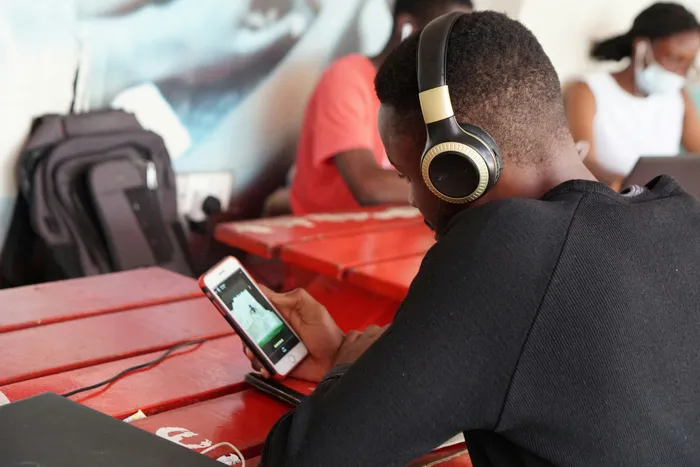 South Africans spend almost half the day on screens, new report reveals