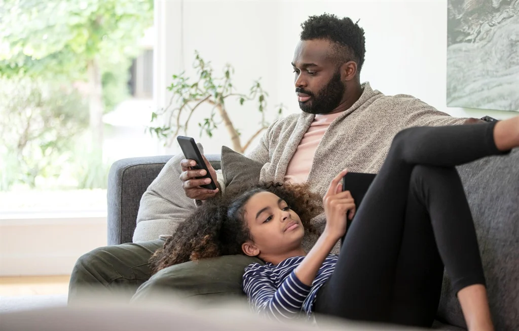 South Africans spend almost half the day on screens, new report reveals