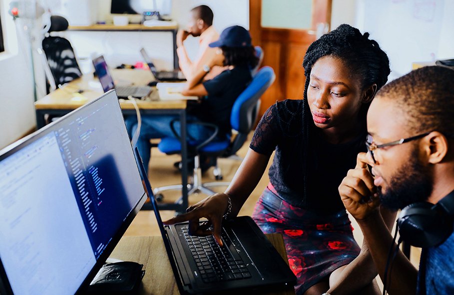 Teaching Computer Science in Indigenous Languages — A Pilot Curriculum for Secondary Schools