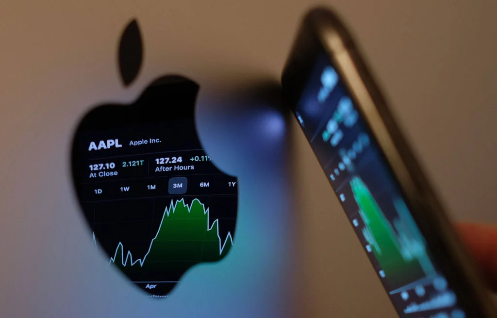 Apple’s Nearly $140 Billion Quarter Signals Strong Year-End Momentum and New Product Wave Ahead