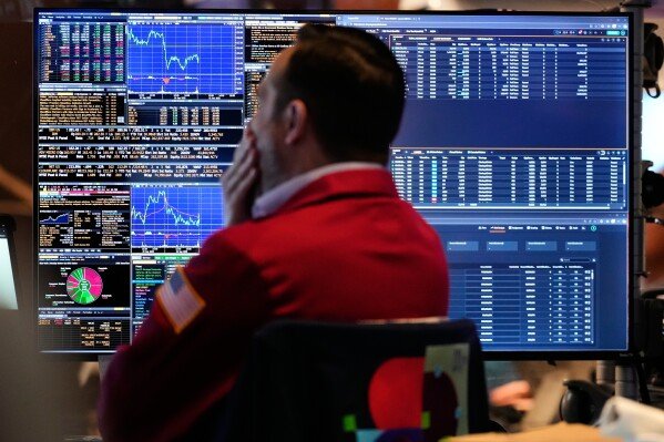 World Market Shares Retreat as Falling Tech Stocks Pull Wall Street Lower