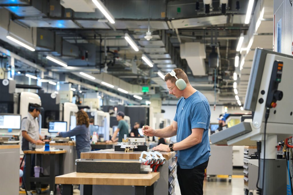 Apple Manufacturing Academy rolls out virtual courses to empower US manufacturers