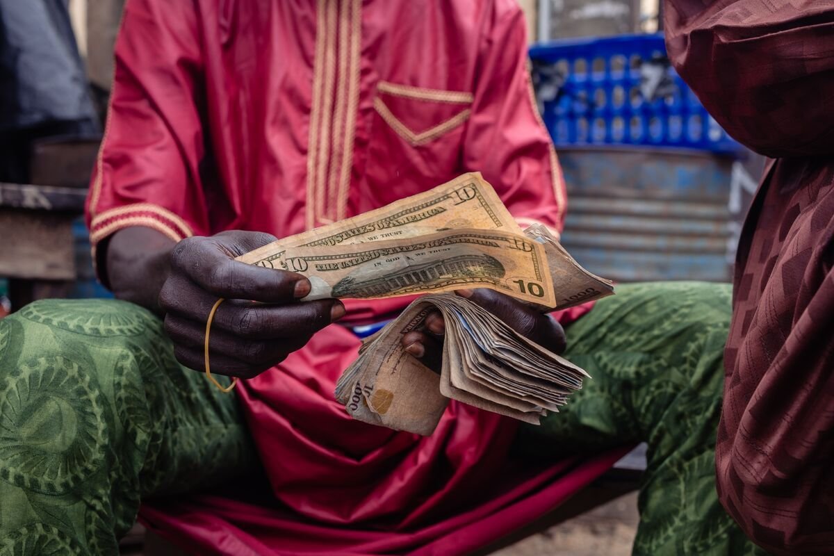 Naira begins the week with strong energy at the official market