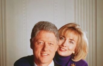 The Clintons demand public hearings on the Jeffrey Epstein scandal. The Clintons demand public hearings on the Jeffrey Epstein scandal.