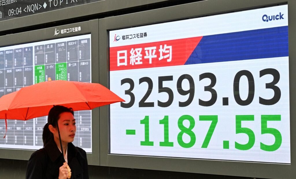 Asian Markets Face Broad Sell-Off as Tech Stocks Slide