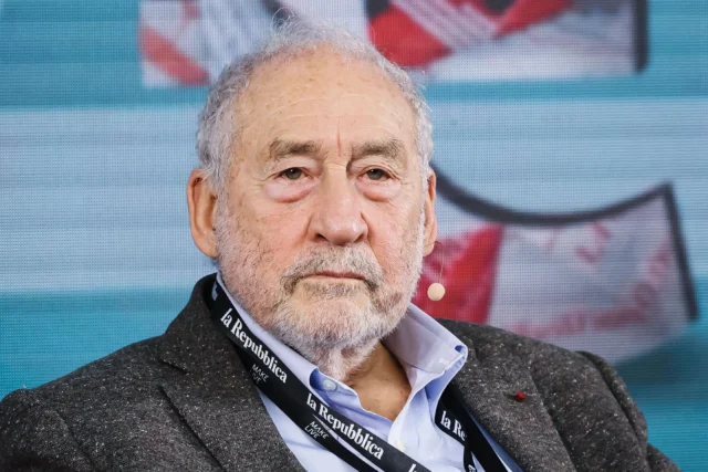 Joseph Stiglitz Warns AI Boom Could Burst Before Delivering Real Economic Benefits