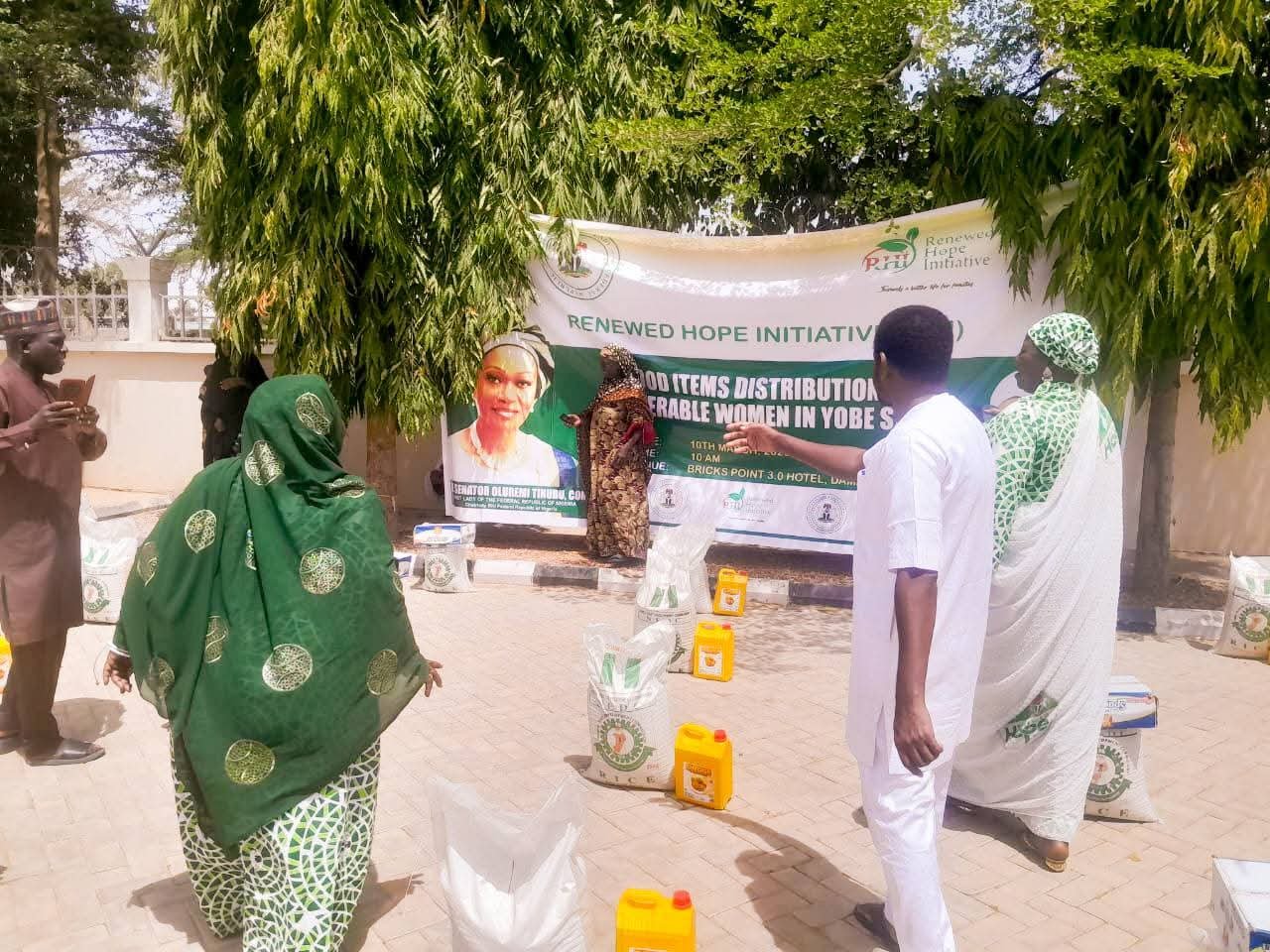 Ramadan: Yobe First Lady Hajiya Hafsat Buni supports 2,000 women with food palliatives
