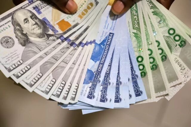 Naira drops to N1,389 as Central Bank’s foreign reserves dip by $850 million
