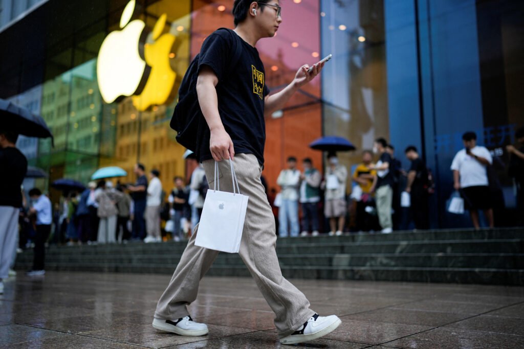 Apple iPhone Shipments Surge in China Despite Market Slowdown