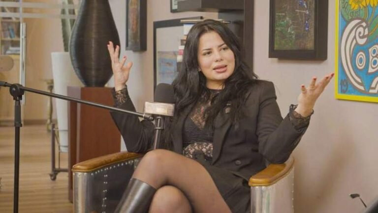 Ex-porn star Deyci Alejandra Omaña Ortiz sworn in as senator in Colombia