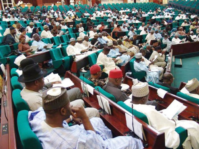 FG Overshoots Nigeria's Borrowing Limit, New Debt Climbs to ₦12.62tn