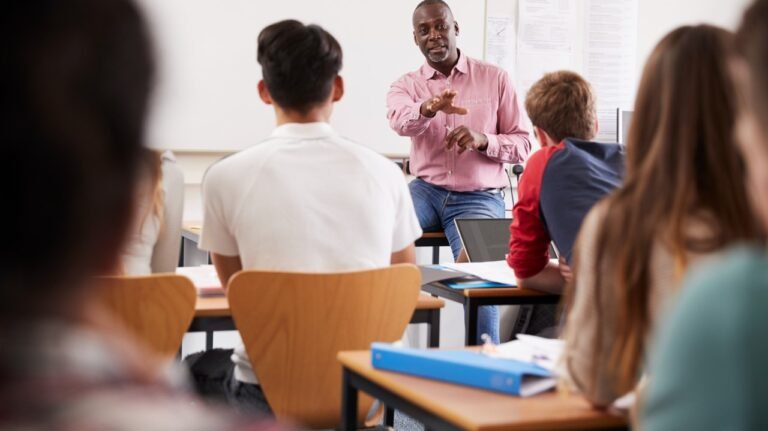 England Plans to Give Speaking Skills Equal Weight With Reading and Writing in Schools